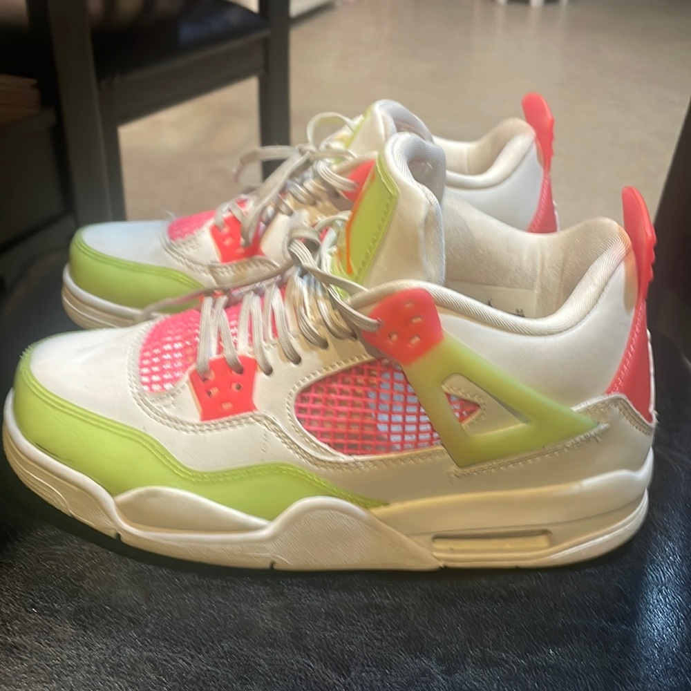 Air Jordan lemons size 6 barely worn